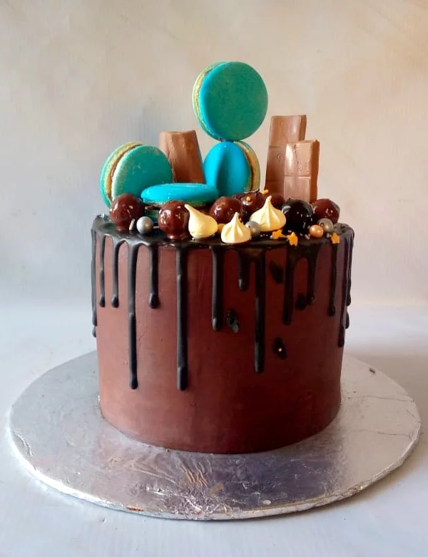 Chocolaty Macaroons Cake
