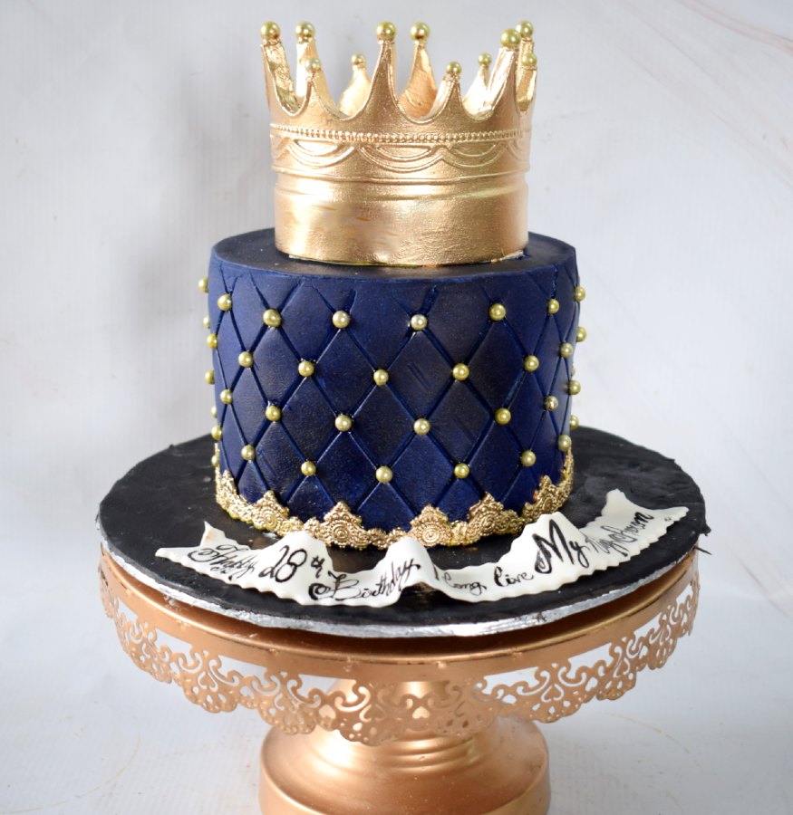 Royal blue and Gold Crown Cake for Aaliyahs 18th birthday 🤩🤩 #rachca... |  TikTok