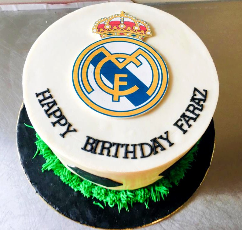 Real Madrid Football Fan Cake - CakeCentral.com