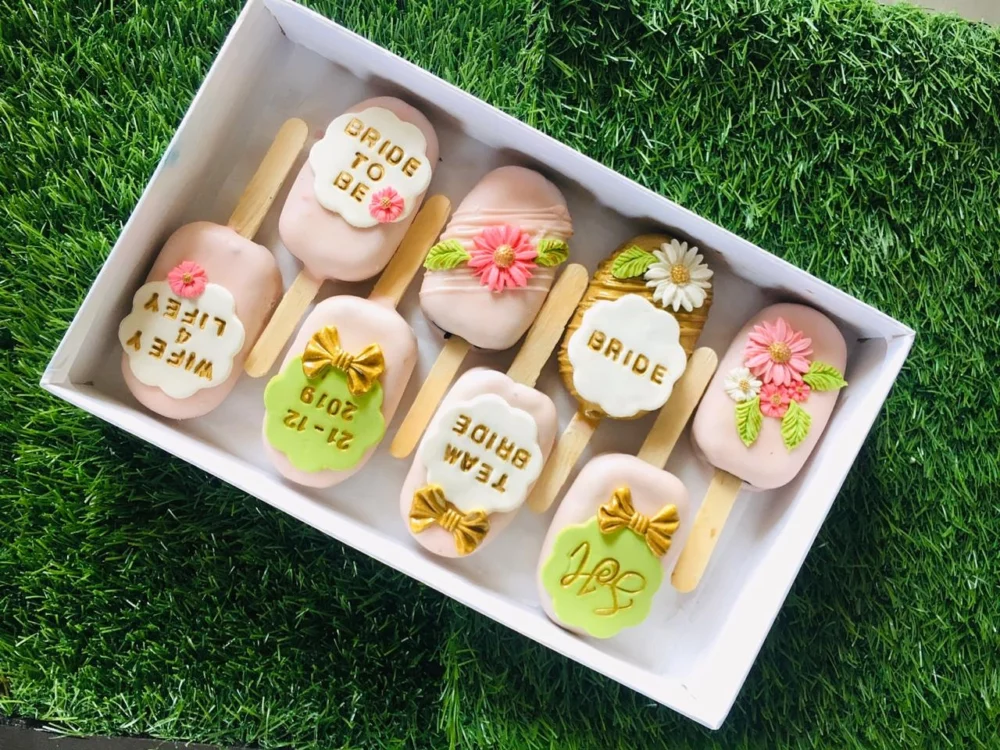 Bride To Be Cakesicles (Min. Qty: 6)