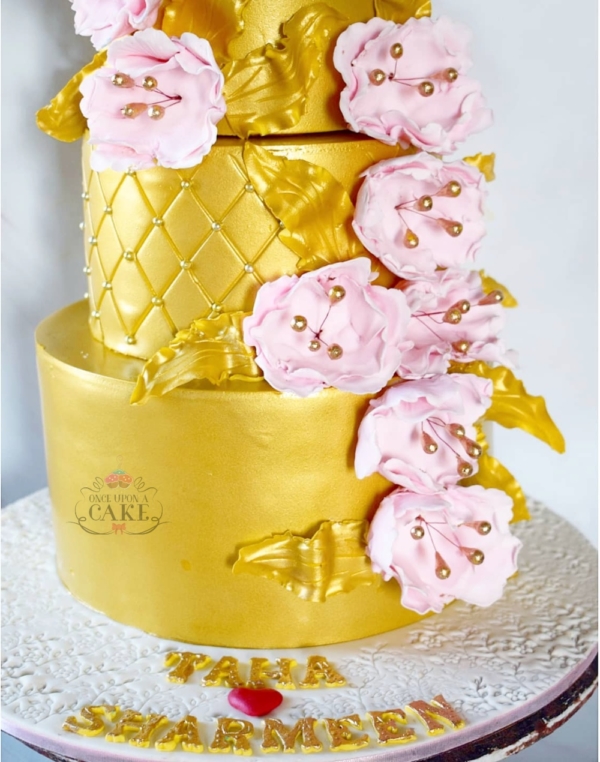 Grand Golden Cake with Pink Flowers